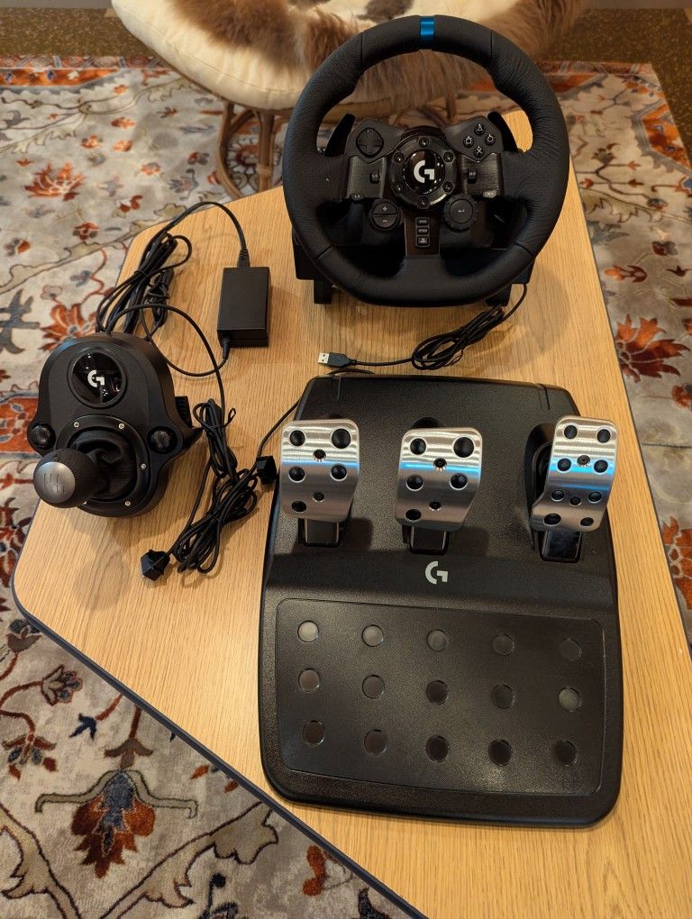 Logitech G923 Racing Wheel ,Pedals, Shifter For PS5