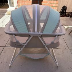 Portable Bassinet With Screen Top