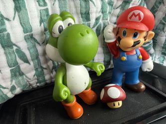 Mario Yoshie And Mushroom Mario Bros Figurines