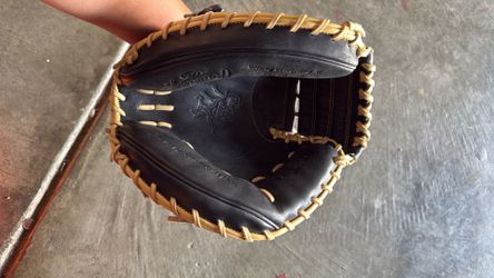34 inch catchers glove basically brand new heart of the hide catchers mitt
