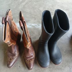Boots    Size 6 Y Rain Boots 7 