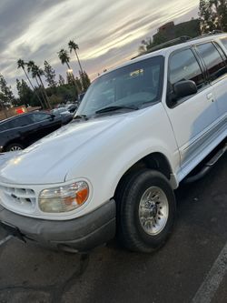 2000 Ford Explorer