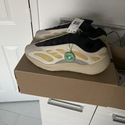 Yeezy 700 V3  ‘Safflower’