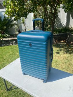 Gd. Cond. Protege 27”x 17”x 11” Lightweight Med. Luggage