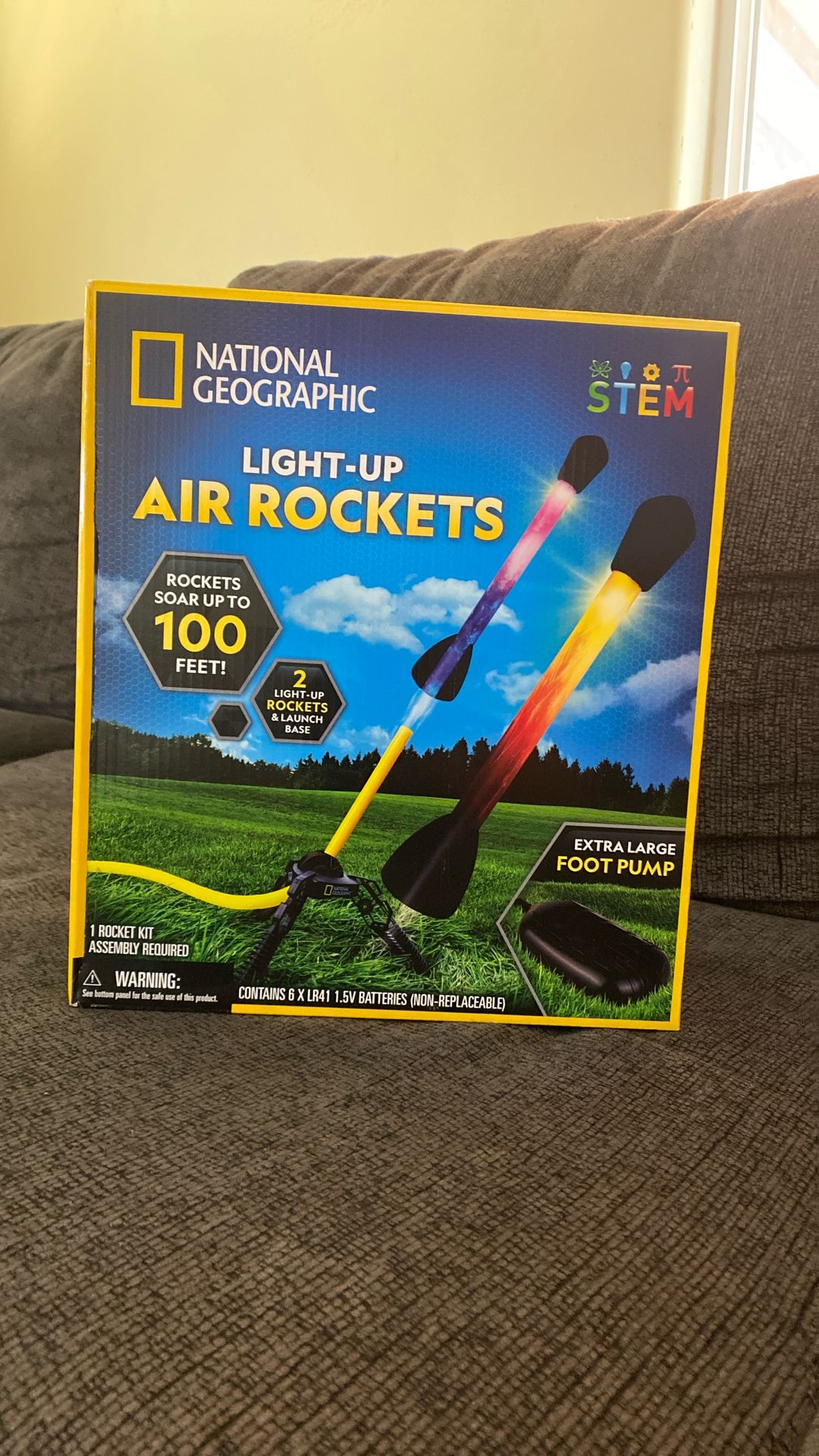National Geographic Light-Up Air Rocket