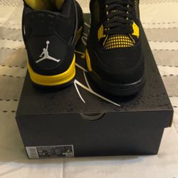 Jordan 4 Thunders (yellow)