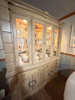 Large Lighted Dining room  set China Cabinet Hutch, table 6