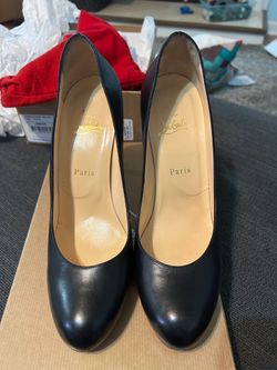 Christian Loubitan classic black pumps fits size Women’s 9