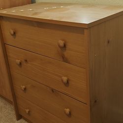 Dresser with 4 drawers