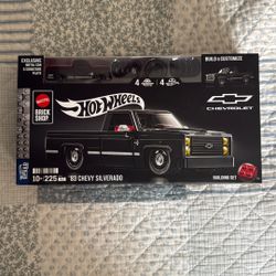 Hot Wheels - 83’ Chevy Silverado - 