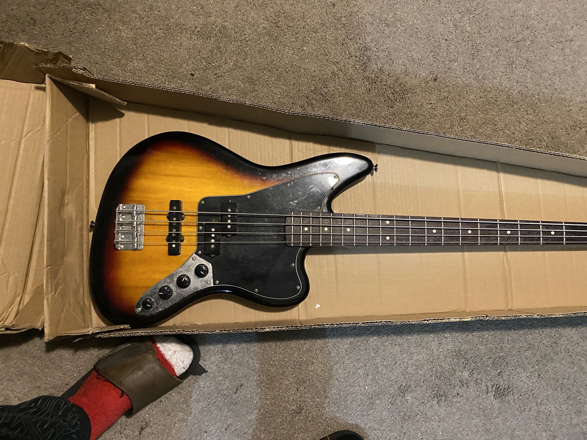  Squire, fender Jaquar vintage w active pickups 2012