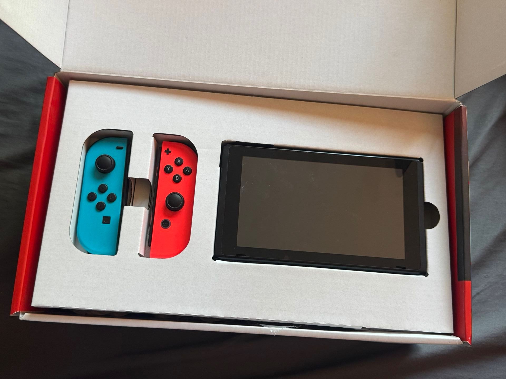 nintendo switch everything included + carrying case