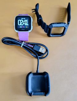 smartwatch fitness heart rate exercise tracker tracks sleep, heart rate fully charged tested and working perfect