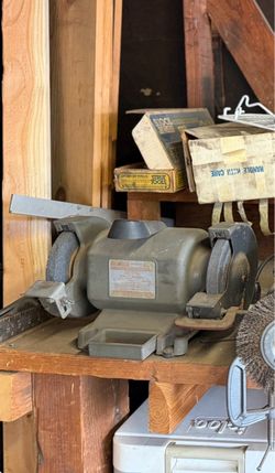 GRINDER (MAKE AN OFFER) & OTHER WOODWORKING TOOLS