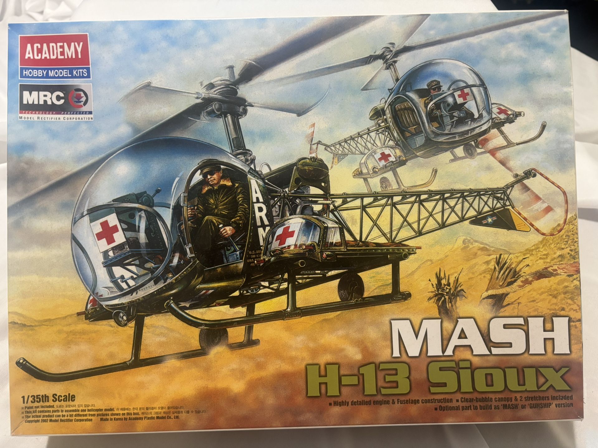 Academy Model Kit - M.A.S.H. H-13