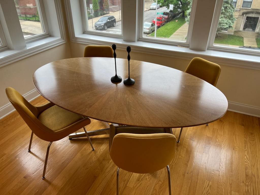 Dinning Table  Use  $250  or Good Offers Antique furniture, table and four chairs