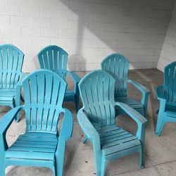 6 Plastic Chairs