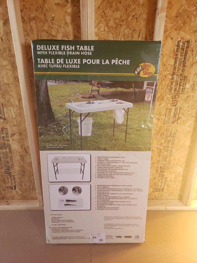 Bass Pro Shop Deluxe Fishing Table