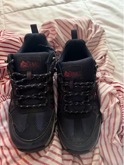 Women’s hiking shoes