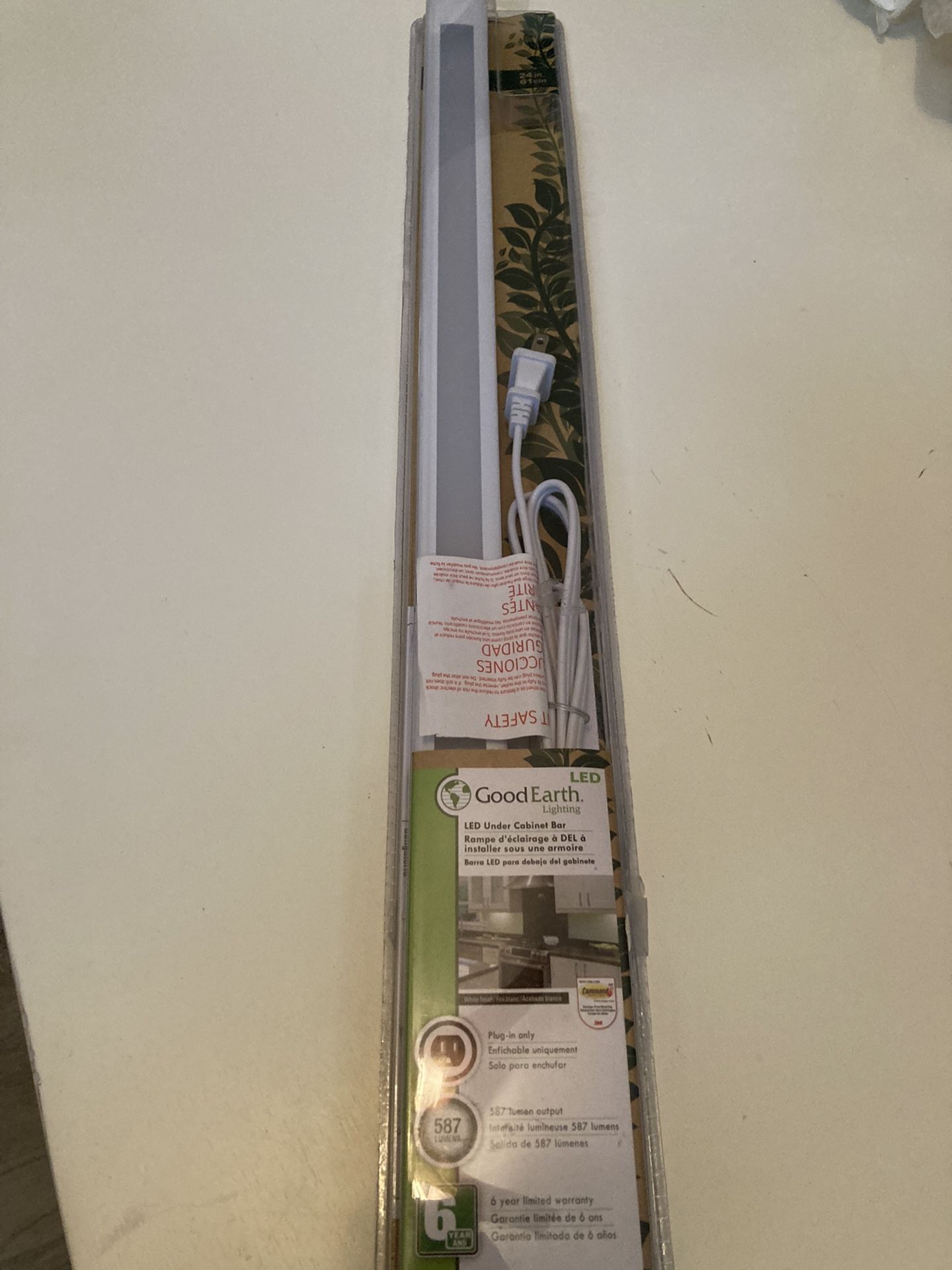 Good Earth Lighting LED Plug in Bar, 587 Lumens,24", White