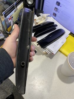  roof rack ends set of 4 , TFrom A Cadillac Escalade Esv 