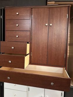 Large Pacoima cherry  color