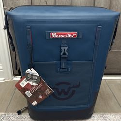 New Moosejaw 24 Can Chilladilla™ Soft-Sided Backpack Cooler 