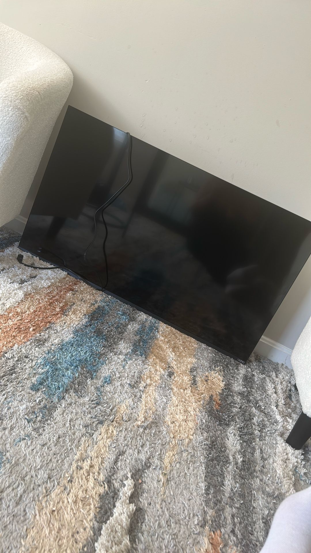 43in tv comes w stand