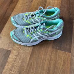 ASICS Shoes for women’s size 8 Gel- EXCITE 4