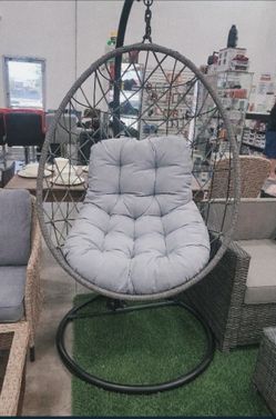 Swing chair, excellent condition, like new