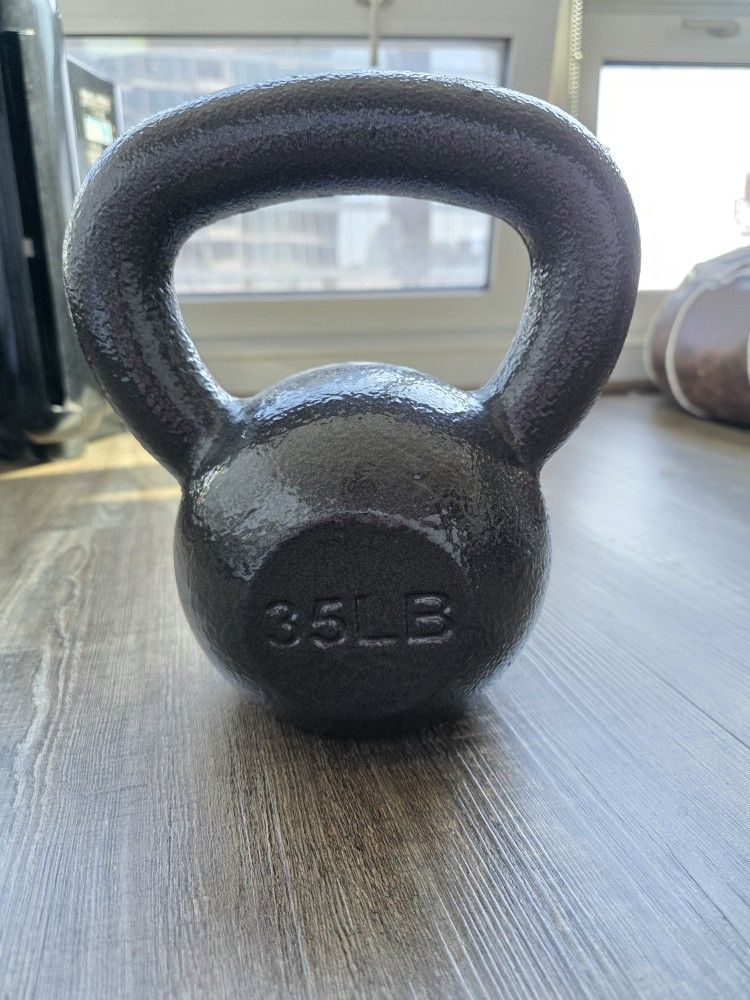 35 lb Amazon Basics Kettlebell