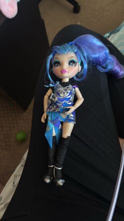 Rainbow High Pacific Coast Hali Capri (Blue) Fashion Doll with Pool Accessories playset, and Interchangeable Legs. Great Gift for Kids Ages Multicolor