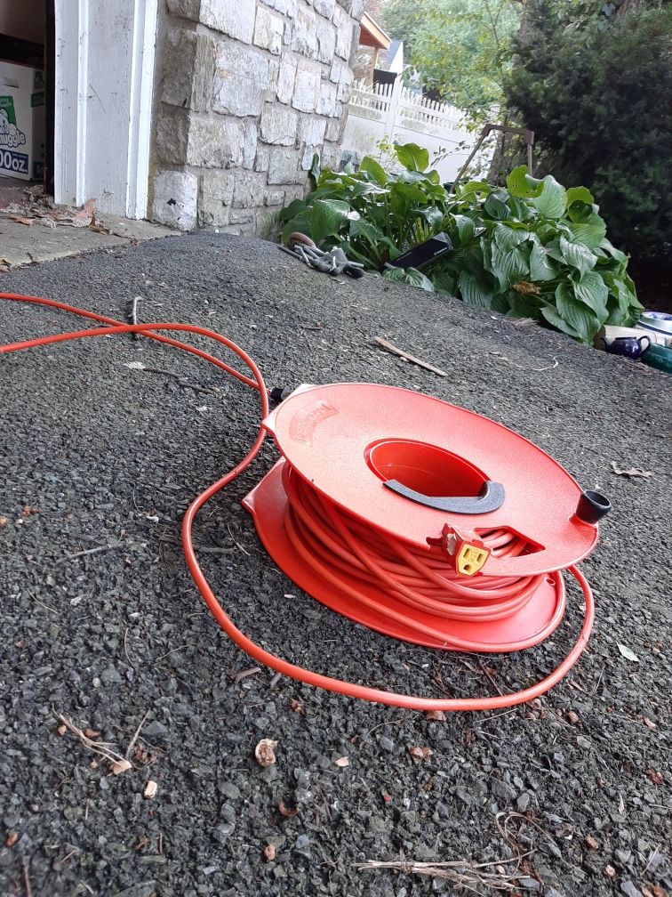 100-ft, 2-pronged extension cord