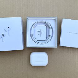 Apple AirPods Pro 2nd Generation MagSafe Wireless Charging Case With Box & Charger 