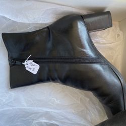 Women’s or Girls Boots Size 5 and 5.5