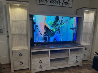 ASHLEYS FURNITURE Entertainment Center 