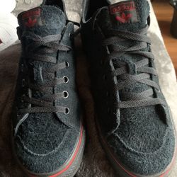 Men’s Adidas 10 1/2