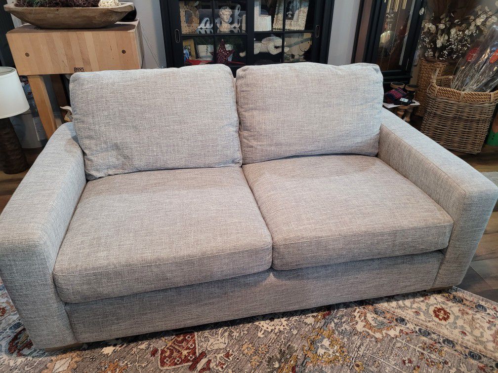 Gorgeous Gray Alder Loveseat Excellent Condition Smoke & Pet Free Home