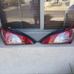 Hyundai Gensis Coupe 2012 tail lights