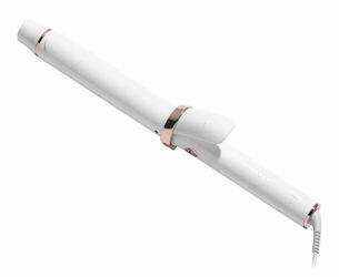T3 SinglePass Curl Extra Long Curling Iron With 9 heat settings and ceramic barrel 1 1/2”