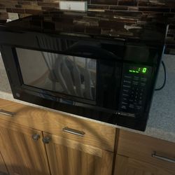 1.4 Cu.Ft Countertop Microwave 