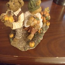 Boyds Bear Fall Scene