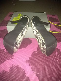 BLACK & WHITE SNAKESKIN STILETTOS