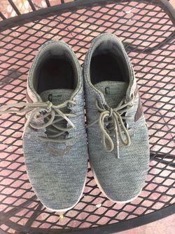 Boys tennis shoes