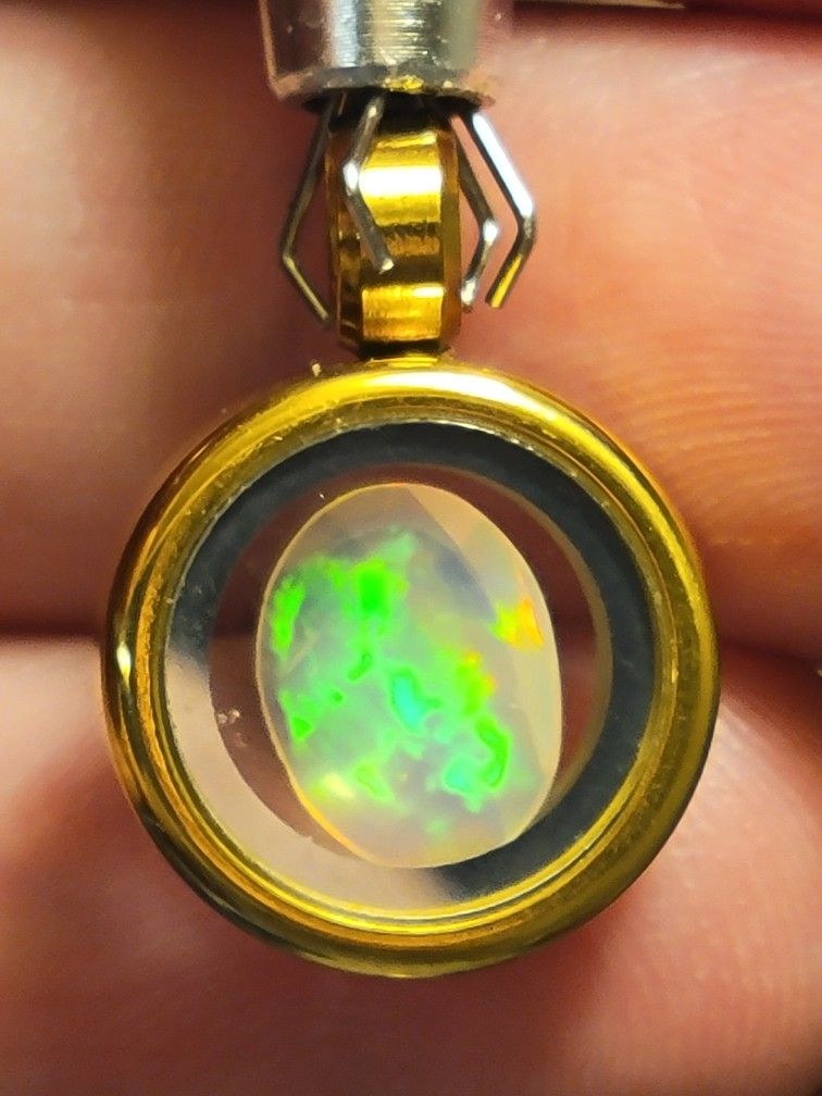 15mm 14k Gold Pendant W/ Ethiopian Fire Opal Crystal