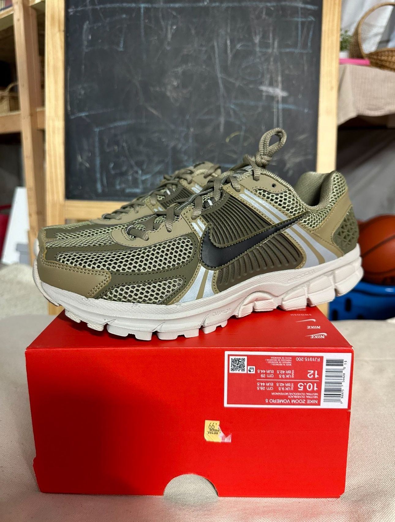 New Nike Air Zoom Vomero 5 Olive Sz 10.5