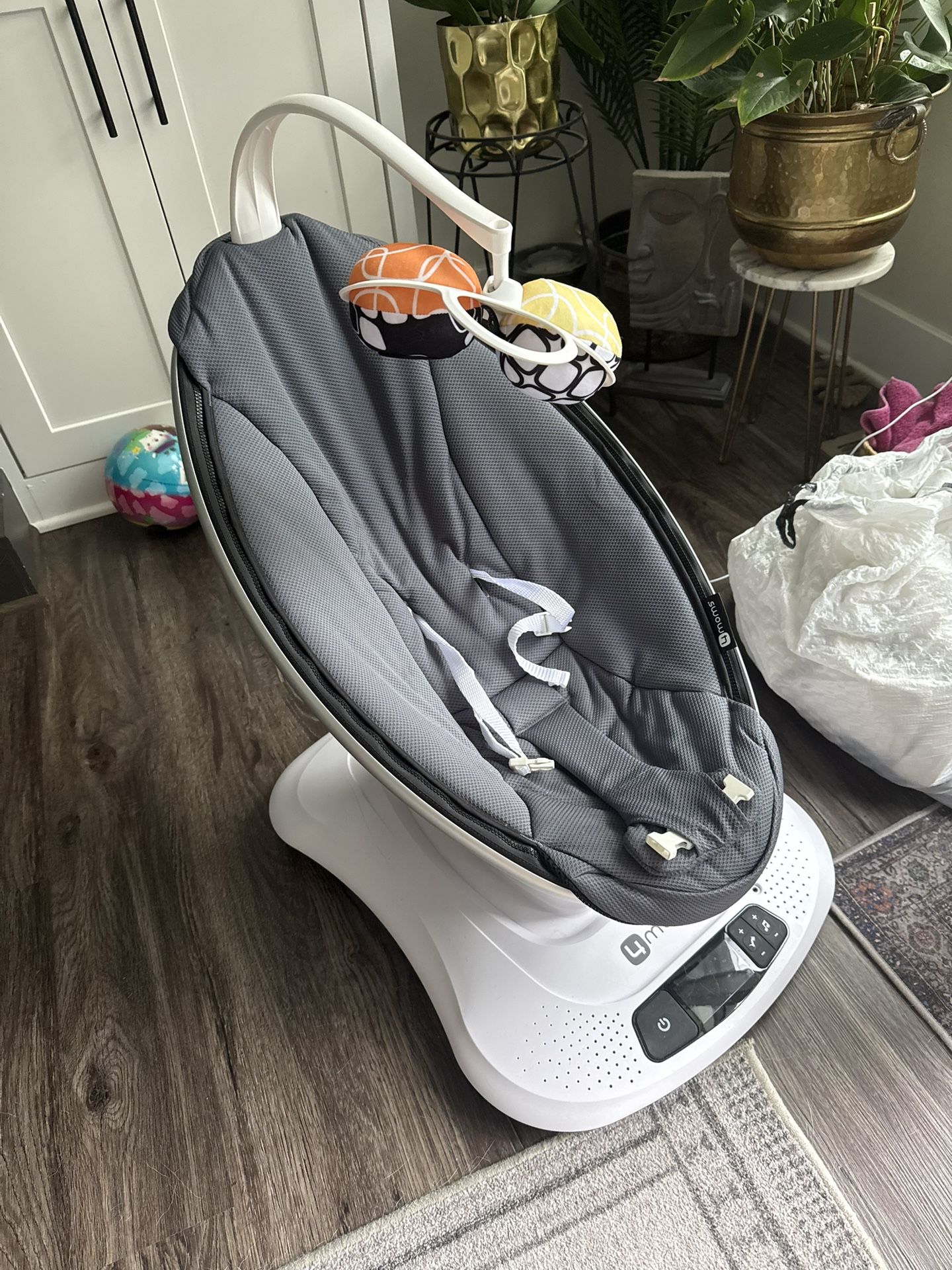 mamaRoo Multi-motion Baby Swing