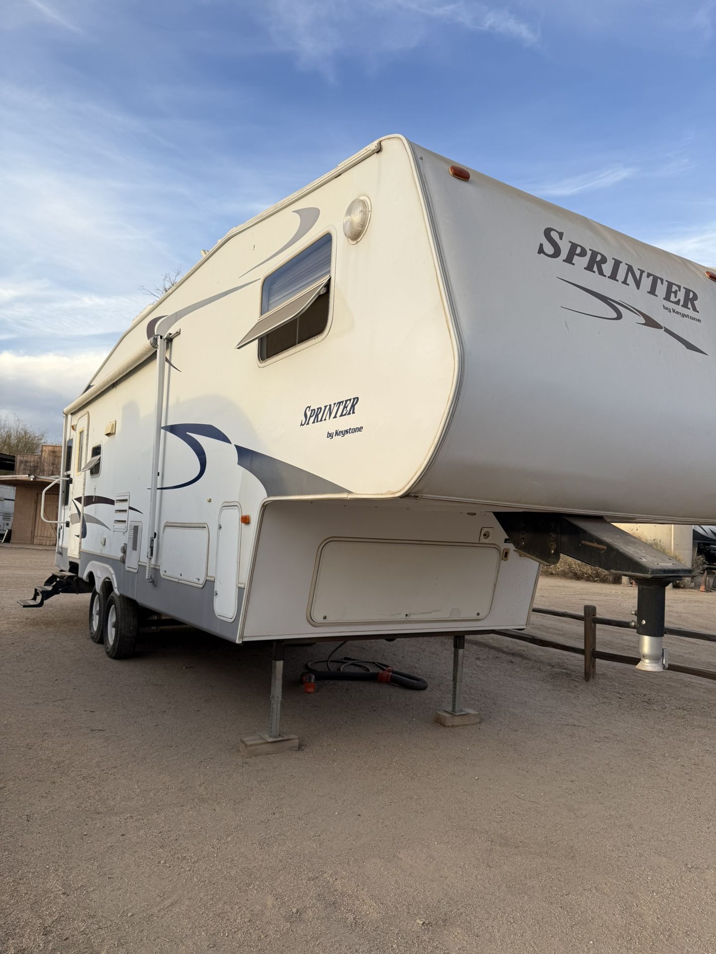 2005 Keystone Sprinter 5th Wheel for Sale in Phoenix, AZ - OfferUp