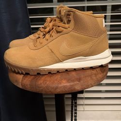 $50 NEVER WORN NIKE SHOES