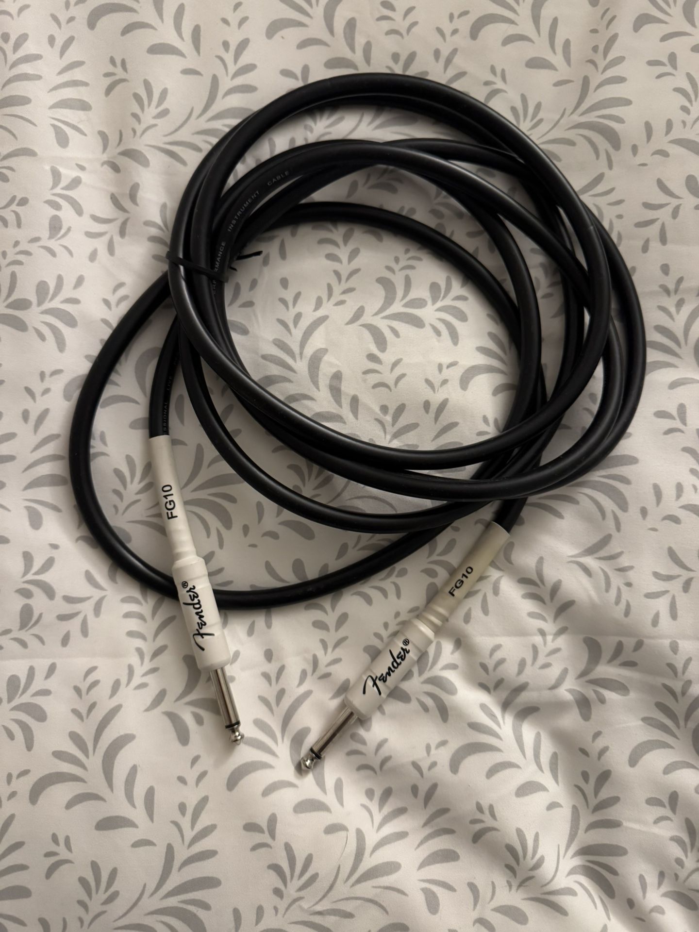 Like New Fender 05 Performance Series Instrument Cables (1/4 Straight-to-Straight) for electric guitar, bass guitar, electric mandolin, pro aud